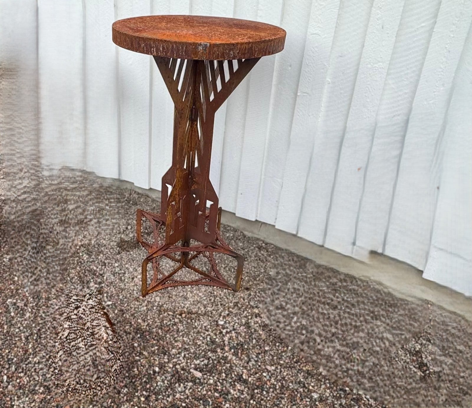 Barbord i rostig corten som även kan användas till mässa