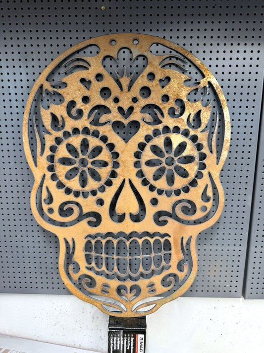 Sugar skull man – klassisk dödskalle med blomögon i cortenstål